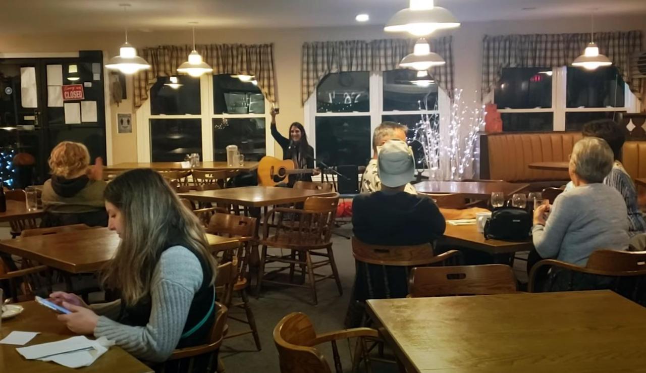 פליזנט ביי Mountain View Motel & Cottages מראה חיצוני תמונה